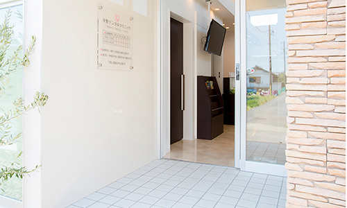 靴の履き替え不要なバリアフリー設計　イメージ